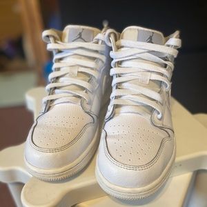 AIR JORDAN 1 ALL WHITE MID